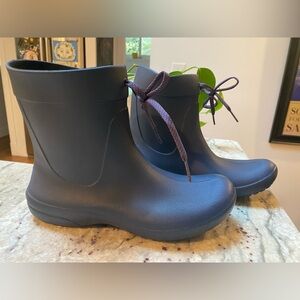 Crocs Freesail Shorty Rain Boots - Women 9